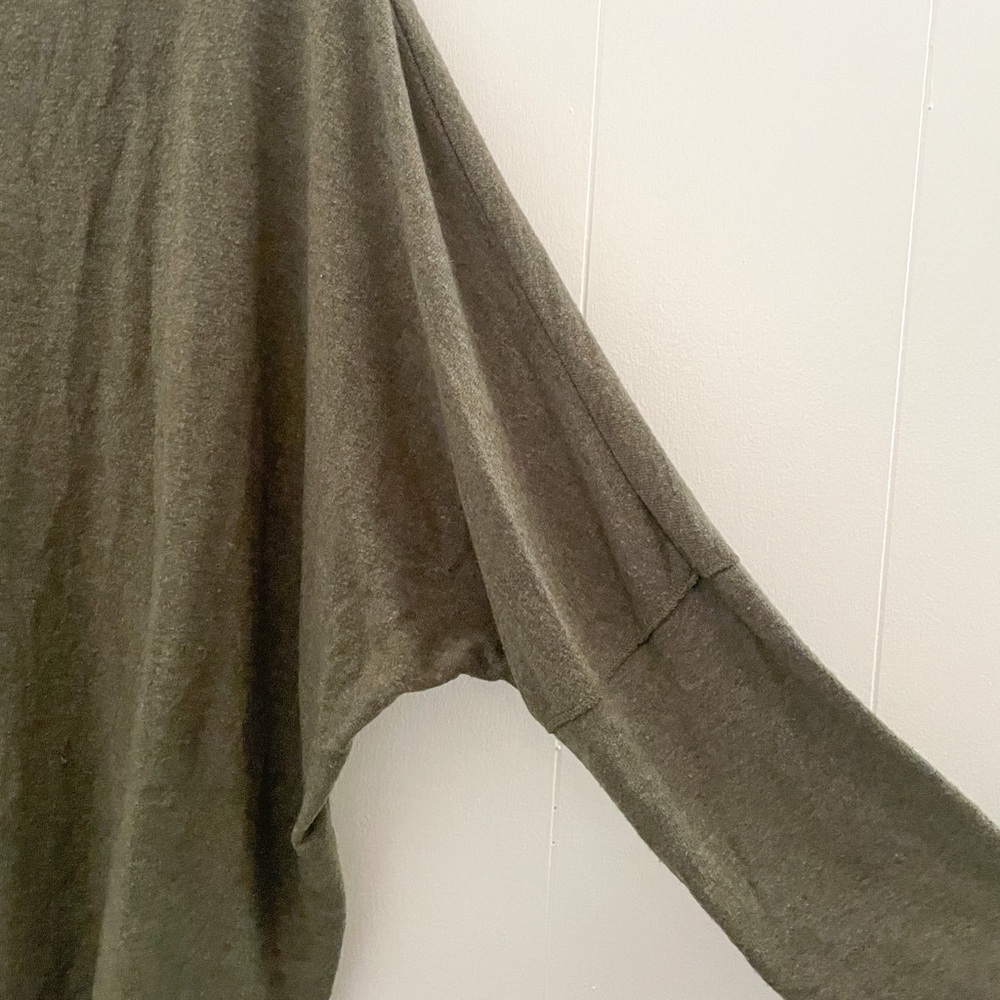 Green Long Sleeve Top - Picture 4 of 5
